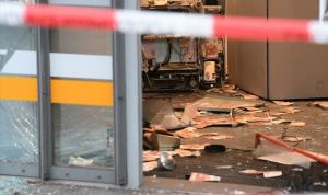 Ploaie cu bani, după ce un bancomat a fost aruncat în aer, în Germania