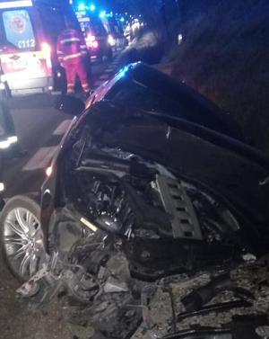 Dezastru pe o șosea din Argeș, după ce şoferul unui BMW a adormit la volan. În maşină se aflau patru tineri între 18 şi 27 de ani