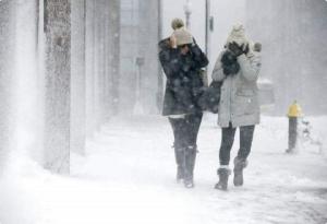 Revin ninsorile în Bucureşti şi în ţară. ANM anunţă strat consistent de zăpadă, viscol şi temperaturi resimţite de - 20 grade Celsius