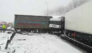 Accident frontal între două TIR-uri pe autostrada A1, în Sibiu