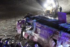 13 morţi, 4 oameni în comă şi alţi 30 de răniţi, într-un autocar răsturant în Macedonia