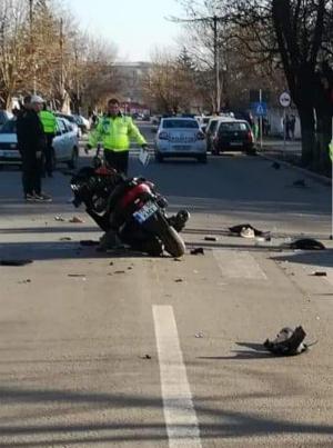 Tânăr motociclist în comă, după ce a fost spulberat de un şofer neatent, la Roşiorii de Vede