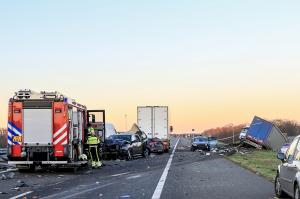 Şofer român arestat în Olanda. A intrat cu camionul într-o coloană de maşini, a ucis un om