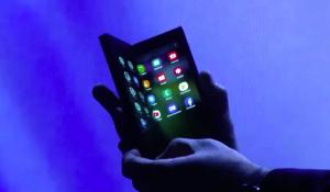 Galaxy Fold. Cât costă primul smartphone pliabil lansat de Samsung