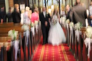 Cuplu de fotografi, amenințat cu moartea după ce a distrus mai multe nunți