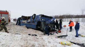 Patru copii şi trei adulţi au murit, un autocar cu 31 de copii s-a răsturnat pe autostradă, în Rusia (video)