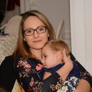 Apel cutremurător al părinţilor Anastasiei, fetiţa de 3 ani operată pe creier: "Puiul meu mic!"