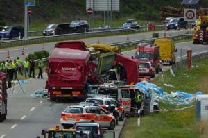 Şoferul român de TIR care a omorât o familie întreagă, în Elveţia, a fost achitat. "Mai bine muream şi eu!" (Video)