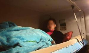 Un camionagiu avea o tânără de 20 de ani, sub pătură, în cabină şi le-a dat 200 de euro vameşilor de la Giurgiu, să închidă ochii