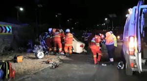 Impact mortal la Şcheia, un şofer de 28 de ani a lovit frontal "Zidul Morţii", un perete de ciment din sensul giratoriu (Video)