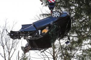Imagini de coşmar în Germania, un adolescent de 16 ani a murit într-un Audi rupt în două, într-o pădure