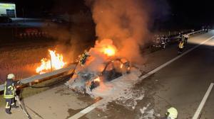 Bateria unui Mercedes explodează când pompierii stingeau bolidul aprins, pe o autostradă din Germania