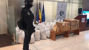 Sacii cu drogurile găsite în şalupa răsturnată la Tulcea, aduşi la DIICOT. Cocaina pură 90% venea din America de Sud (Video)