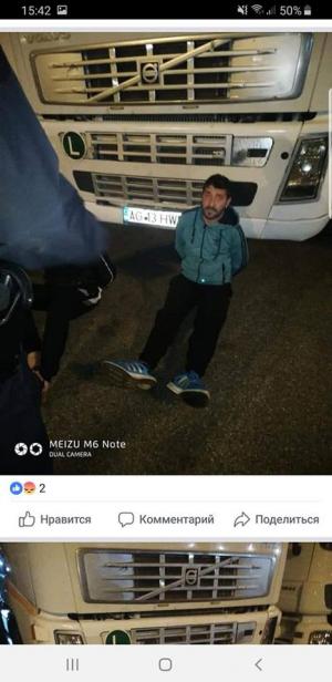 Şoferi români de TIR legaţi lângă camion, în Franţa, după ce au fost prinşi la furat de motorină