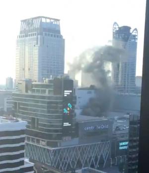 Hotel de 57 de etaje din Thailanda cuprins de un incendiu de proporţii