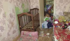 O mamă şi-a abandonat copiii într-o casă, fără apă sau mâncare, timp de 9 zile