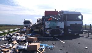 Un TIR a fost rupt în două pe autostrada A1 între Timişoara şi Lugoj