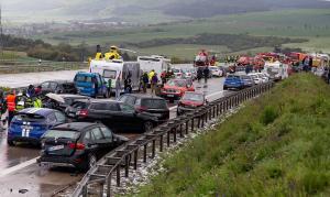 Accident cu 50 de mașini pe o autostradă din Germania, după o furtună puternică