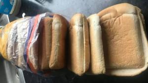 O mamă care a cumpărat pâine feliată a găsit doar coji în pungă, la un supermarket din Marea Britanie