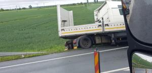 Un şofer de camion a blocat toată autostrada Arad- Timişoara, intrând cu viteză în curbă