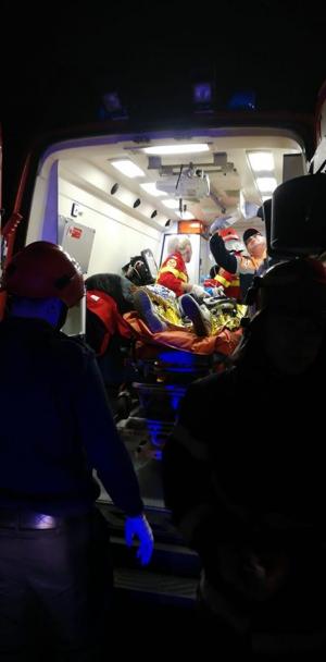 Accident mortal pe A1, un microbuz cu 14 omeni a intrat într-o dubă, miercuri noaptea