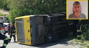 Un șofer român a răsturnat un microbuz școlar în Italia, cu 15 copii și a fugit (Video)