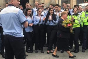 Surpriza colegilor pentru doamna Geta, poliţista înjosită pe Facebook: "Pentru noi e o lecţie"
