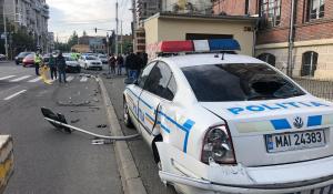 Femeie strivită de o maşină de poliţie, pe trotuar, în Cluj-Napoca