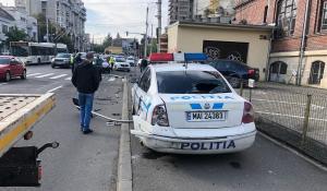 Femeie strivită de o maşină de poliţie, pe trotuar, în Cluj-Napoca