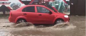 Furtună puternică în București și Ilfov, zeci de străzi au fost inundate (Video)