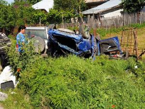 Trei tineri au murit pe loc după ce au intrat cu maşina în stâlp, în Giurgiu. Accident groaznic la Milcovăţu