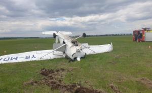 Un avion Cessna a ratat aterizarea la Strejnic, în Prahova, și s-a răsturnat