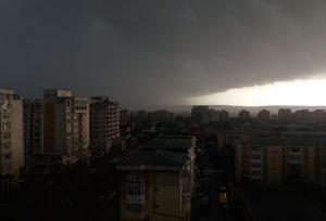 Alertă meteo în România. 39 de județe și Capitala, lovite de furtuni, ploi torențiale și grindină, în următoarele ore