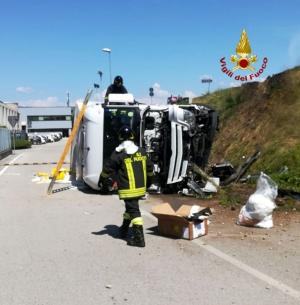 Un şofer român de TIR a leşinat la volan, din cauza căldurii, în Italia