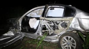 Accident cumplit noaptea trecută în Buzău. Şoferul unui BMW a băgat cinci tineri nevinovaţi în spital (Video)