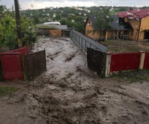 Alertă de inundaţii în România. Cod galben în 33 de judeţe, pot fi depăşite cotele de apărare