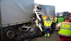 Şofer român strivit în cabină, după un cumplit accident în Germania