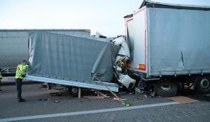 Şofer român strivit în cabină, după un cumplit accident în Germania