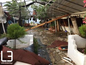 Mamă româncă şi fiul ei, ucişi de furtună în Grecia. Femeia şi băieţelul de 8 ani au fost striviţi de un acoperiş prăbuşit de vânt