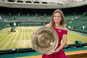 Simona Halep, ședință foto cu trofeul de la Wimbledon: ”Noul meu prieten”