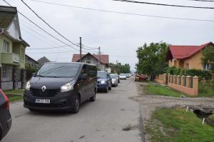 Alai de mire pentru Dănuţ, tânărul de 20 de ani mort la Fersig, în Maramureş. BMW-ul lui, strivit de tren