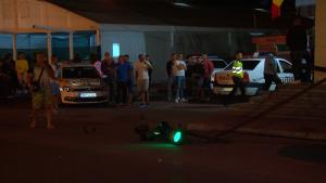 Un şofer băut a făcut prăpăd cu un Nissan GT-R, în Piteşti. A spulberat maşinile unor poliţişti şi a pus la pământ un semafor (Video)