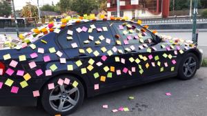 BMW bombardat cu declarații de dragoste într-o parcare din București: ”Te iubesc, sufletul meu”