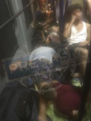 Zeci de elevi din Satu Mare plecaţi în tabără la Costineşti au dormit pe jos, în tren (video)