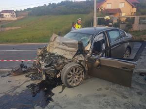 Un șofer a murit strivit de un TIR, după ce a ajuns pe contrasens, în Sibiu
