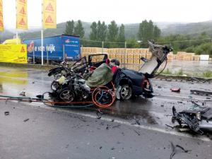 Imagini de coşmar la Căpuşu Mare, în Cluj. Şofer mort, maşină zdrobită de TIR (video)