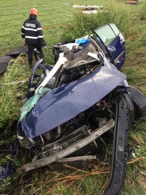 Imagini de groază în Braşov, un TIR a făcut praf un Renault intrat pe contrasens. Sunt doi morţi, un copil de 3 ani printre răniţi