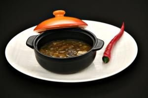 Marți seară, la Antena 1: Chefii Bontea, Dumitrescu și Scărlătescu au degustat supă filipineză de intestine