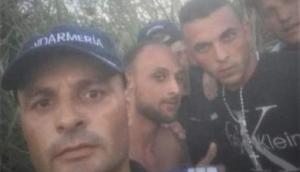 Jandarmii care şi-au făcut selfie cu evadaţii pe care i-au prins au fost pedepsiţi: li s-a atras atenţia!