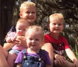 Un tată şi-a ucis toată familia, soţia şi cei patru copii, cel mai mic având doar 1 an (Video)